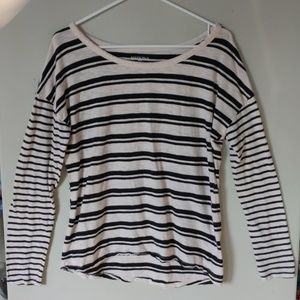 🌺5/$15🌺Black stripes. Long sleeve tee shirt